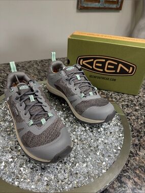 KEEN coonect fit waterproof Gray Athletic Shoes with Mint Accents NEW 6.5